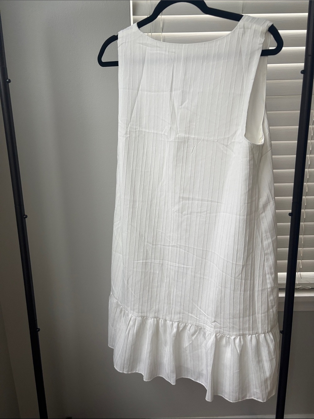 Summer Sleeveless White Button-Front V-Neck Dress - Picture 3 of 3